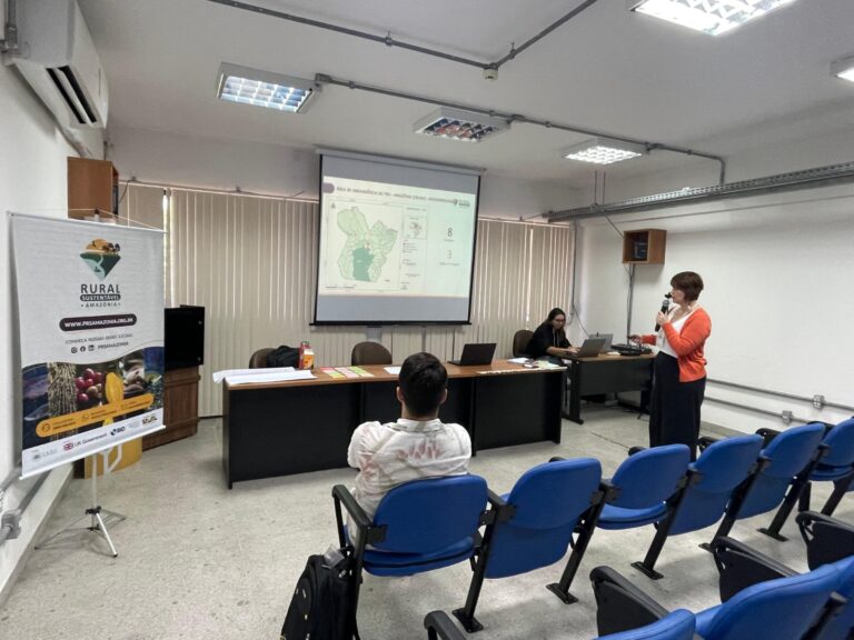 Verena Almeida, da Cortez, empresa parceira do Projeto, apresenta os resultados das oficinas, com as OSPs das cadeias produtivas do cacau e do açaí