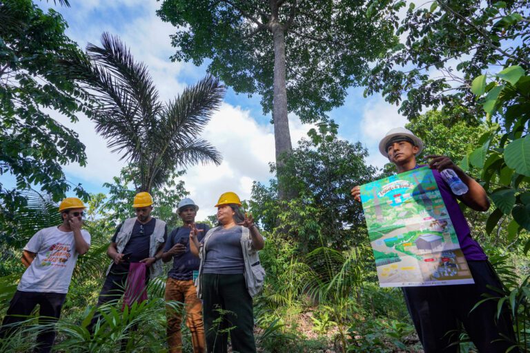 Palestra sobre as boas práticas na coleta da castanha-do-Brasil. Foto por Ricardo Wolffenbüttel