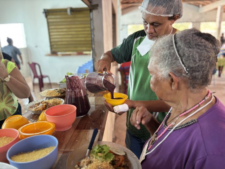 Almoço com a polpa feita na Mini Agroindústria – Mulheres da AMA em Ação