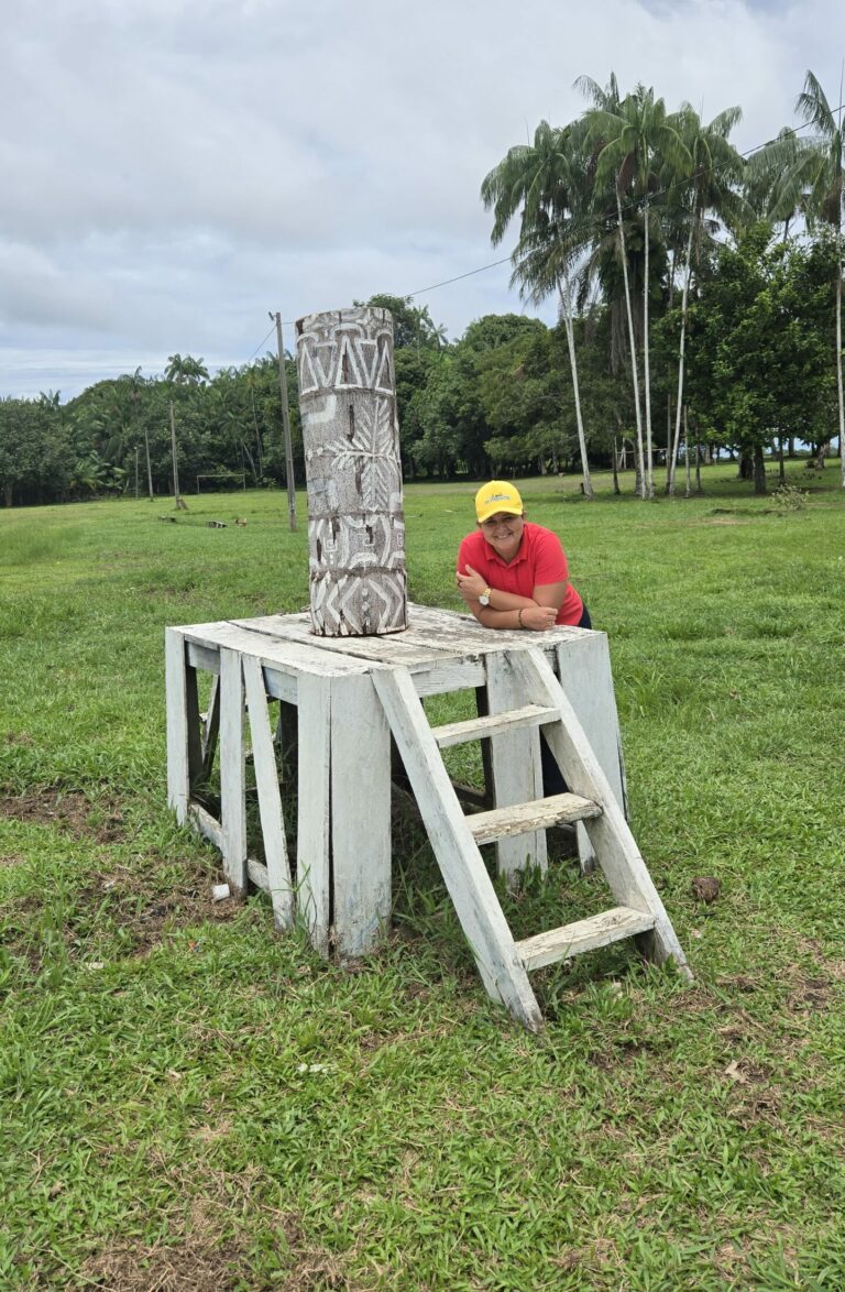 Marta participou do Dia de Campo do Mestrado Profissional, realizado na comunidade Nova Esperança do povo Kokama, em Manaus (AM)