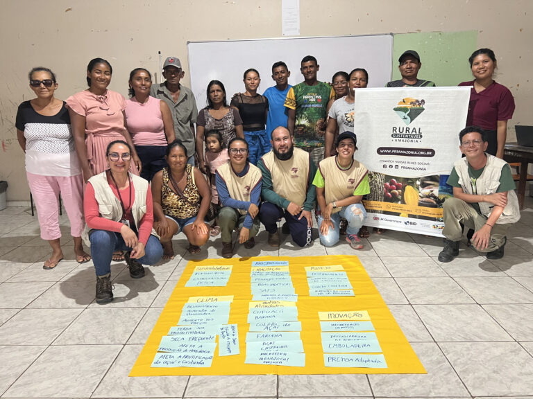 Associados e associadas da APAFE