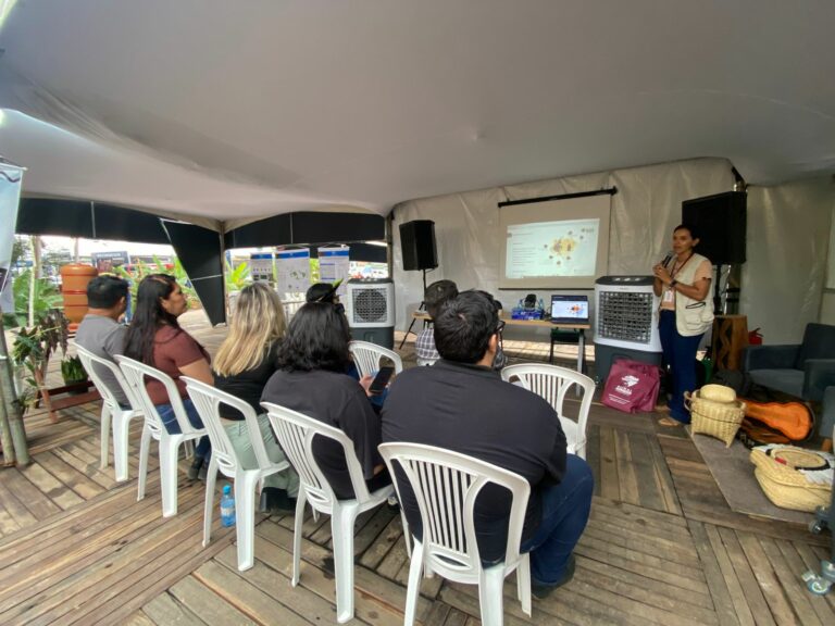 Membros(as) da Superintendência Indígena (SI) e da COOPAITER