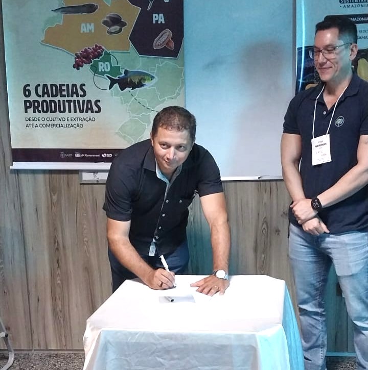 Da esquerda para a direita: Vice presidente da Lacoop, Sandro Souza Silva, e o Coordenador Operacional do Projeto, Eric Sawyer