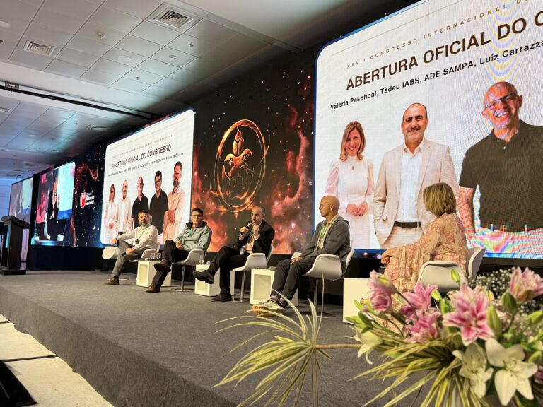 Abertura do Congresso VP com Valéria Paschoal, Eduardo Ourívio (cofundador do Grupo Trigo), Tadeu (Diretor-Presidente do