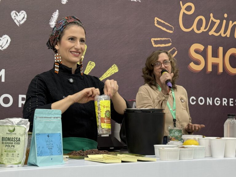 Da esquerda para a direita: Chef e nutricionista Carina Muller e a dona Jiovana Lunelli, da Cacau Xingu (OSP FVPP)