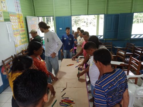 Oficinas de Fortalecimento de cadeia e Fortalecimento de lideranças, realizadas com a Associação de Moradores Agroextrativistas da Comunidade de Repartimento.
Crédito: Fotos por Bruno Franques/Acervo IABS